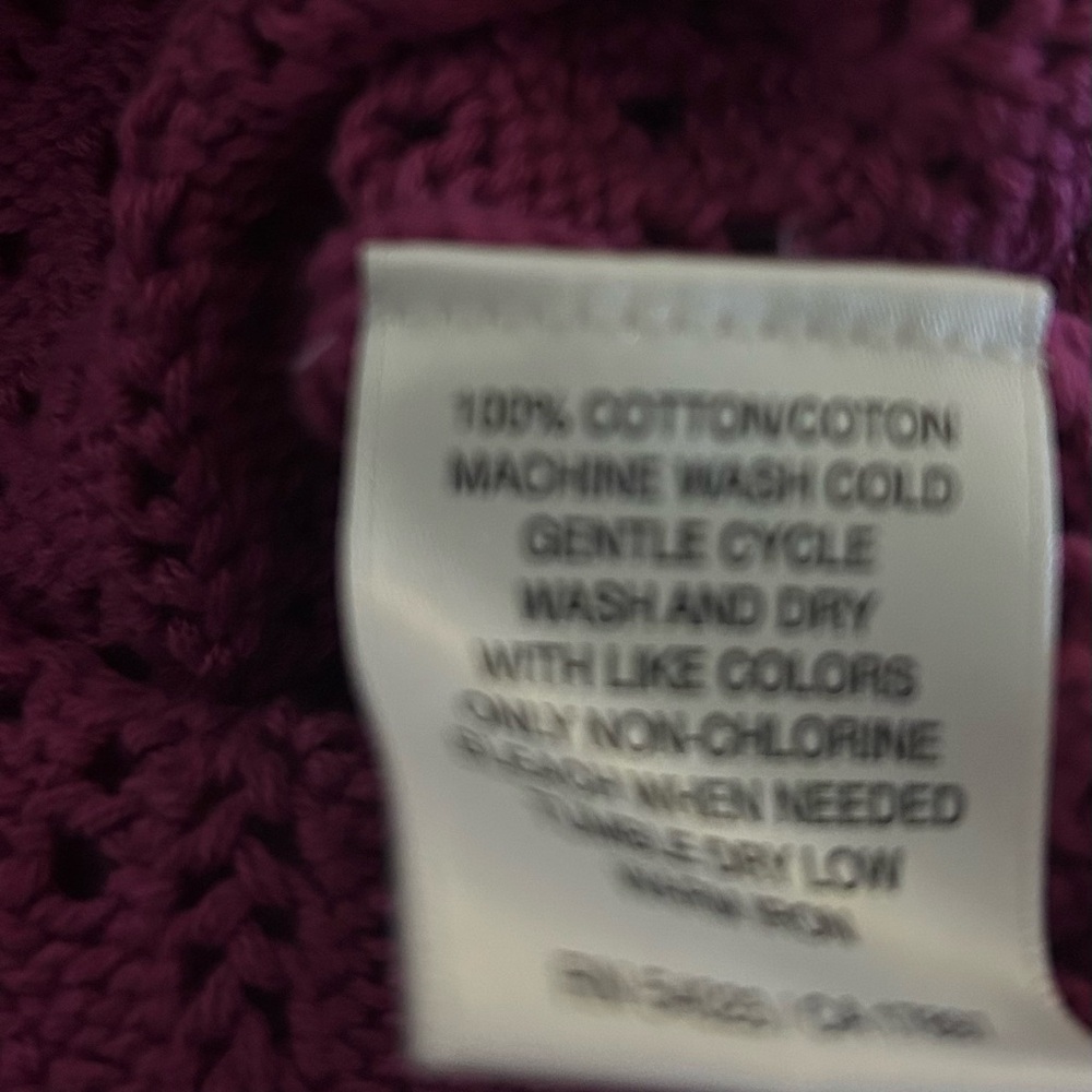 Old Navy Raspberry Crocheted Tank, Size XS - Picture 6 of 6